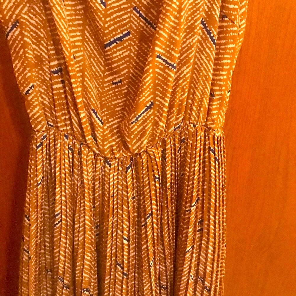 So Central Dress - Picture 3 of 3